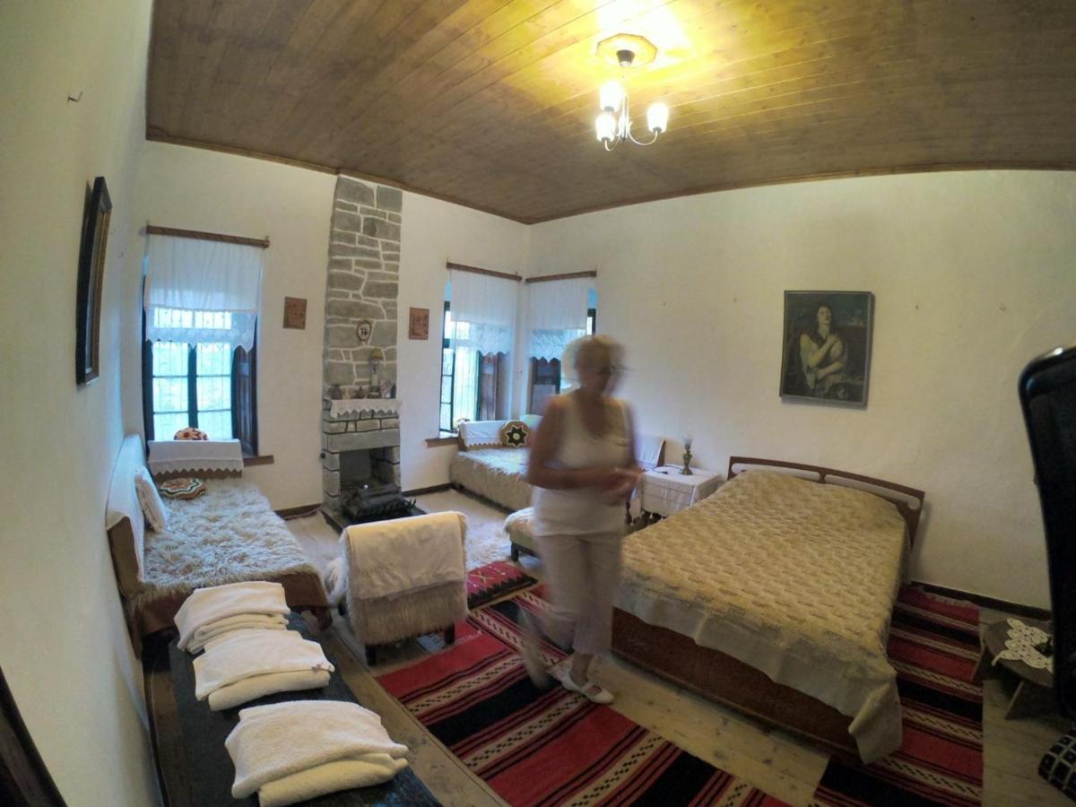Traditional Guesthouse Permet Exterior photo