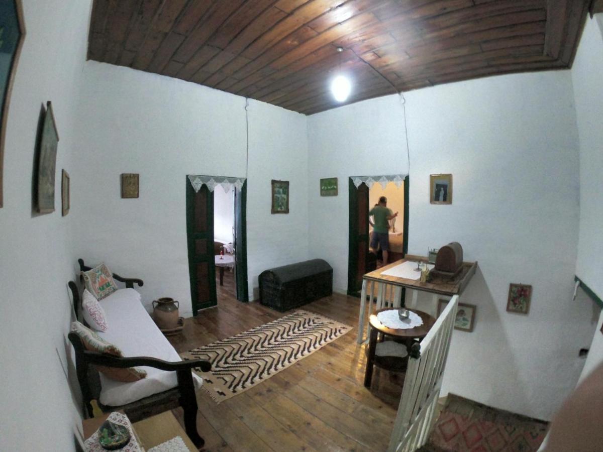 Traditional Guesthouse Permet Exterior photo