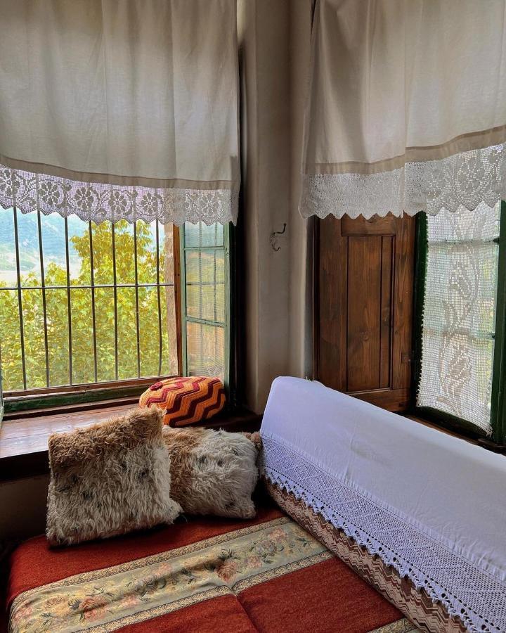 Traditional Guesthouse Permet Exterior photo
