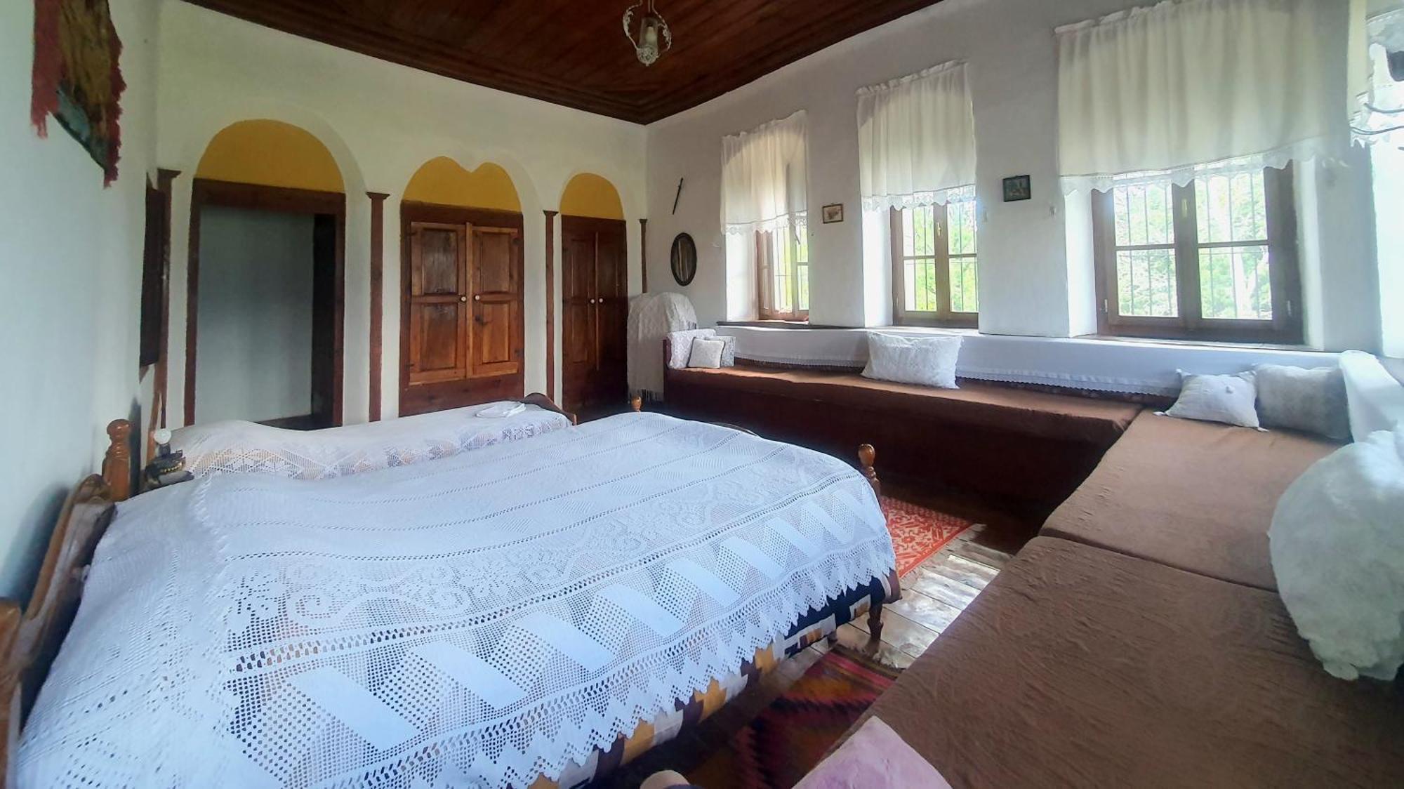 Traditional Guesthouse Permet Exterior photo