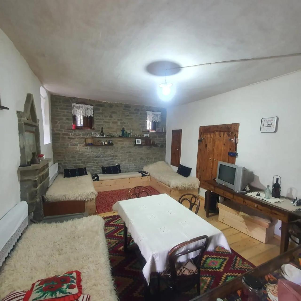 Traditional Guesthouse Permet Exterior photo