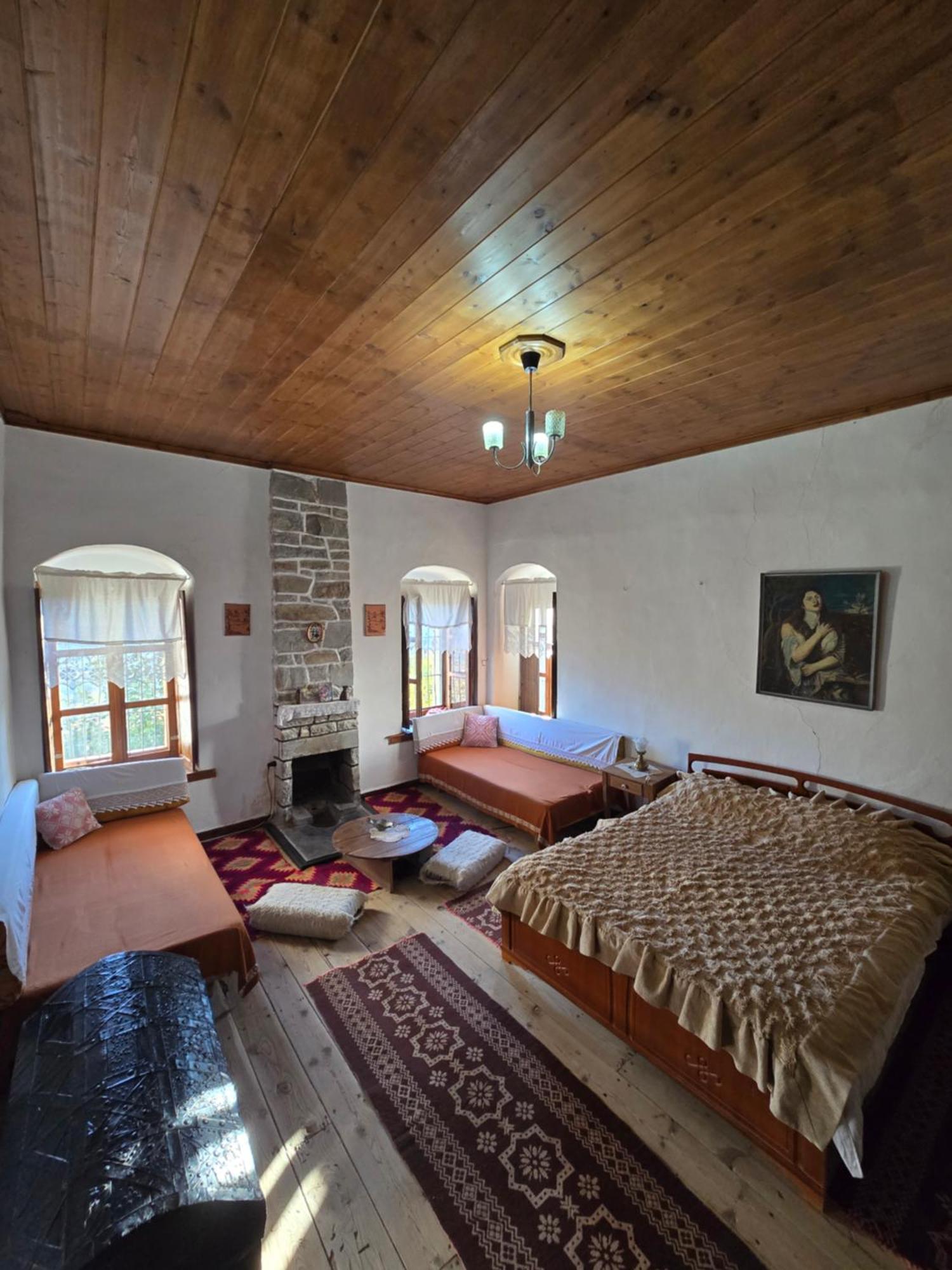 Traditional Guesthouse Permet Exterior photo
