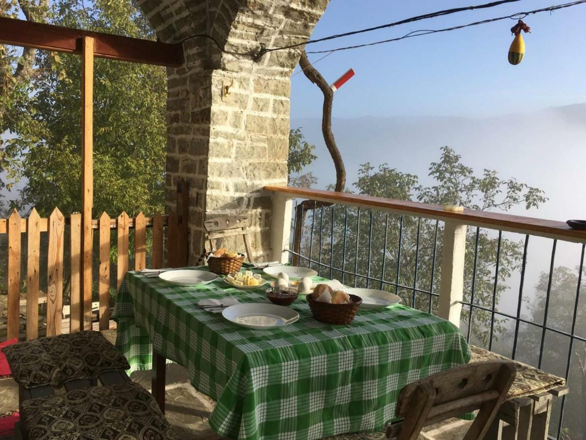 Traditional Guesthouse Permet Exterior photo
